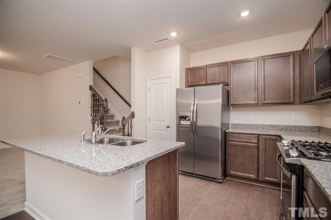 Foto del edificio - 248 White Oak Ridge Dr