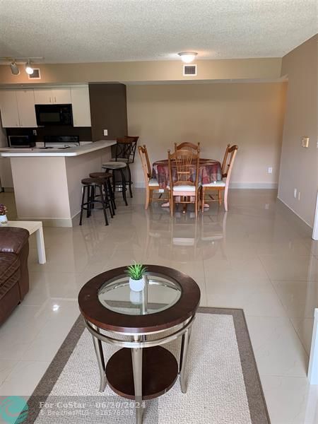 Foto principal - 2640 S University Dr