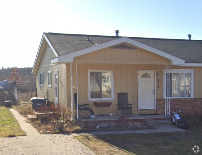 Building Photo - 918 Boon St