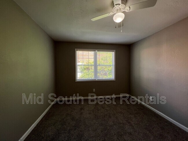 Building Photo - 1758 Edward Ave