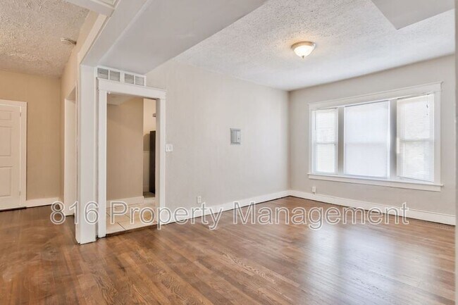 Foto del edificio - 3211 St John Ave