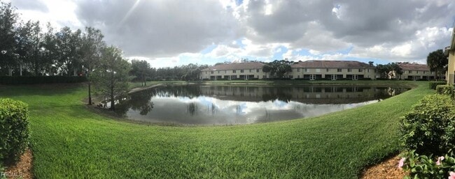 Foto del edificio - 12020 Rain Brook Ave