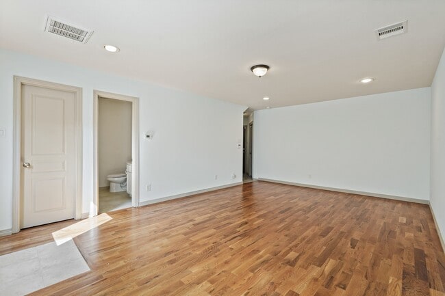 Building Photo - 7903 Bachwood Dr