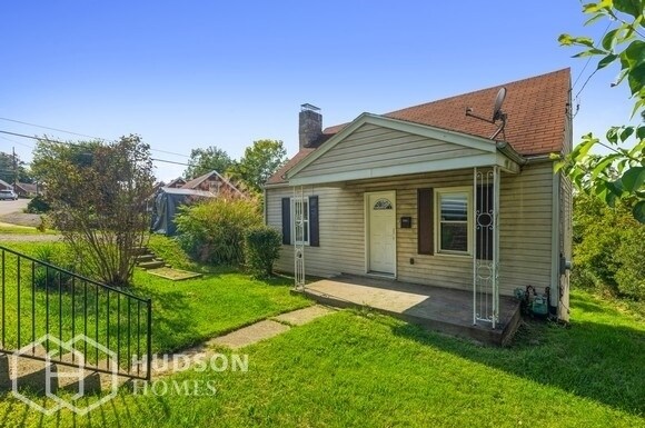 Building Photo - AVAILABLE NOW! - 2320 Webster Ave, West Mi...