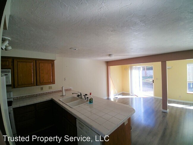 Building Photo - 3 br, 2.5 bath House - 2611 Park Forest Dr...