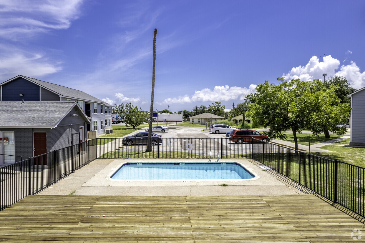 Primary Photo - St. Laurent Apartments