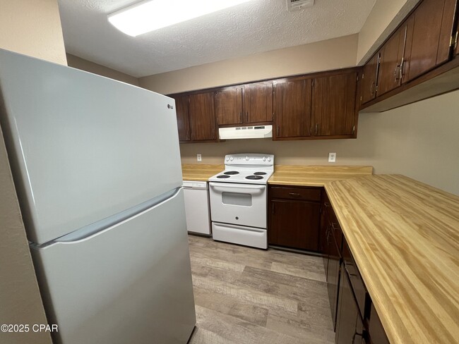 Foto del edificio - 6913 Cherry St