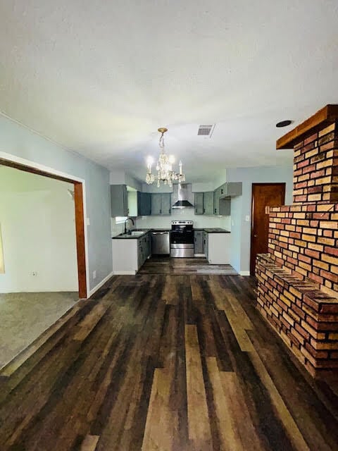 Building Photo - Devereaux Lane