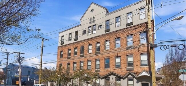 Building Photo - 39 Bruen St