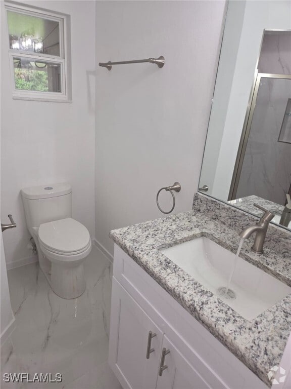 Building Photo - 2505 Lakeview Dr