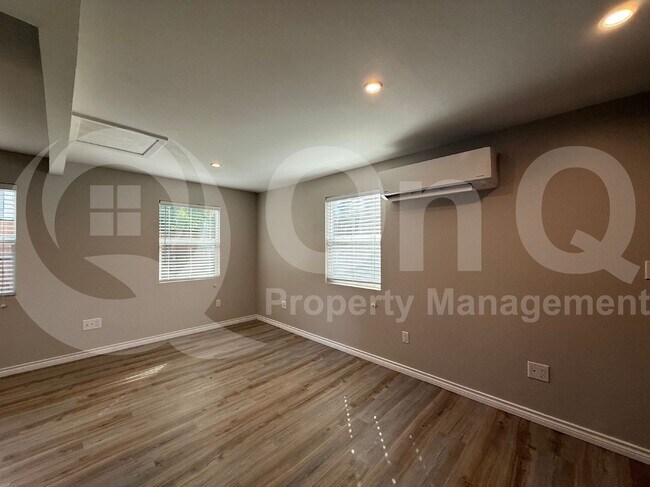 Foto del edificio - 2519 N Garrett Ave