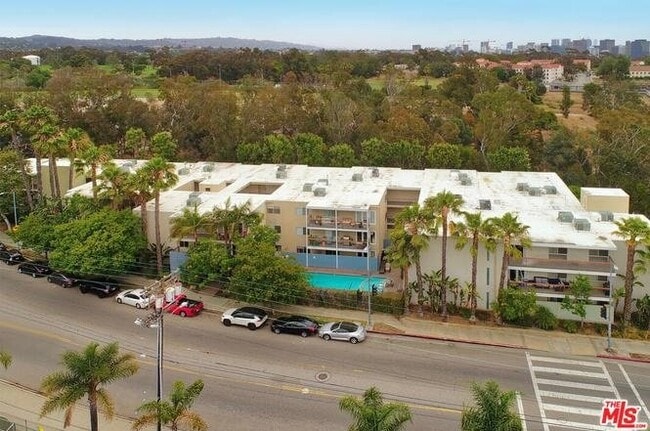 Building Photo - 330 S Barrington Ave