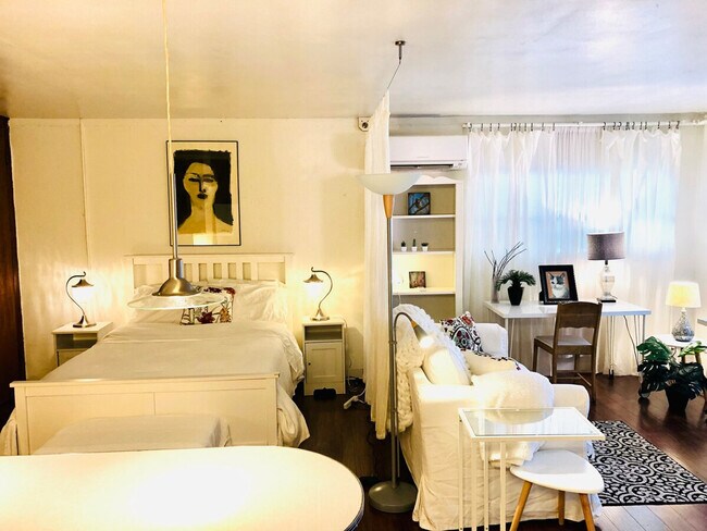 Foto del edificio - 4136 Beach Dr SW