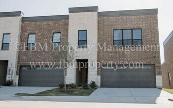 Building Photo - 2109 Layla Dr