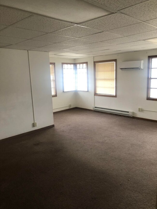 Building Photo - 930 W 3rd St