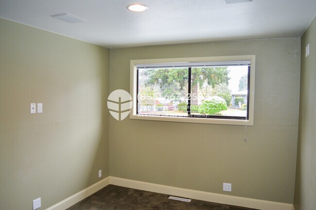 Foto del edificio - 14705 SE Eastgate Dr