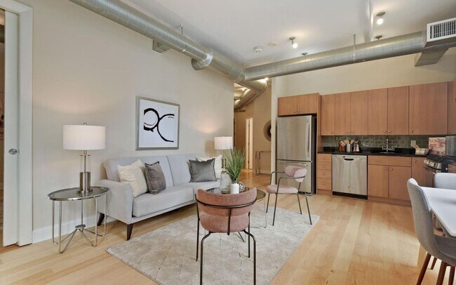 Foto del edificio - Incredible Luxury 2BR/2BA Condo Includes G...