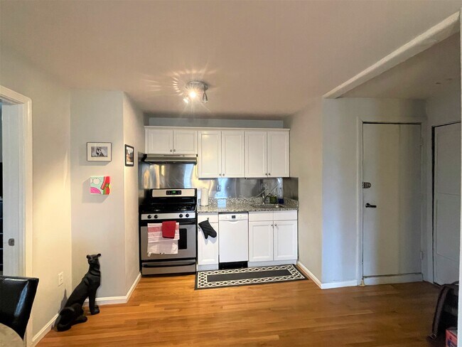 Foto del edificio - 84 Savin Hill Ave
