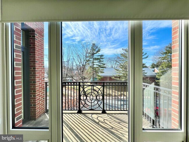Foto del edificio - 4915 Hampden Ln