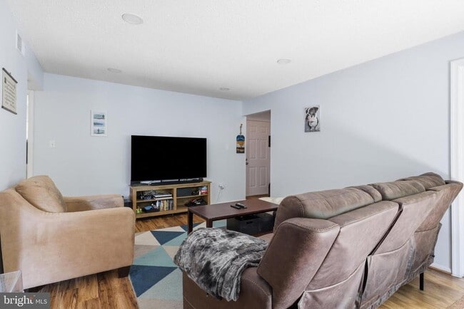 Building Photo - 7739 Inversham Dr