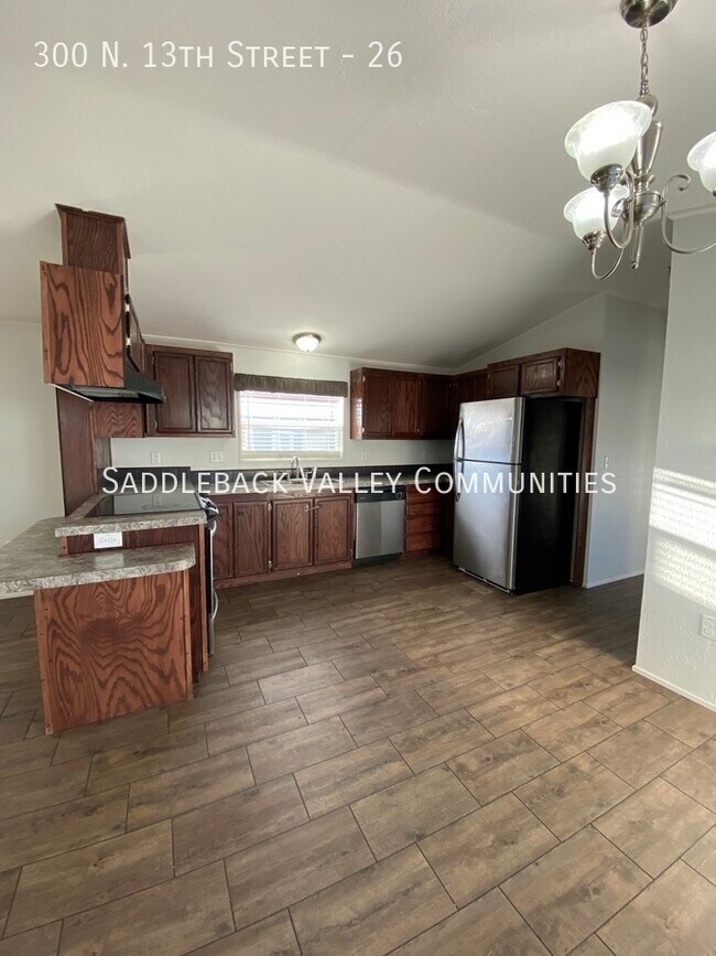 Building Photo - Roomy 3 bedroom / 2 full bathroom