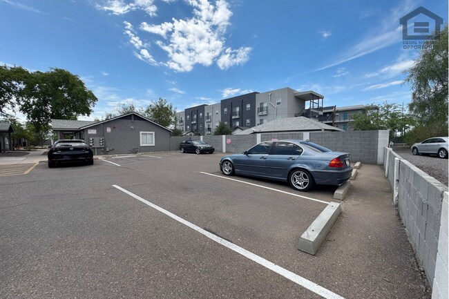 Foto del edificio - 1455 E Taylor St