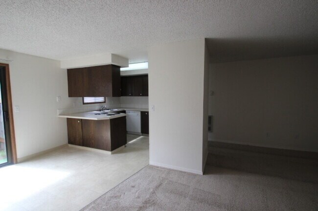 Building Photo - 3014 NE 78th Ave