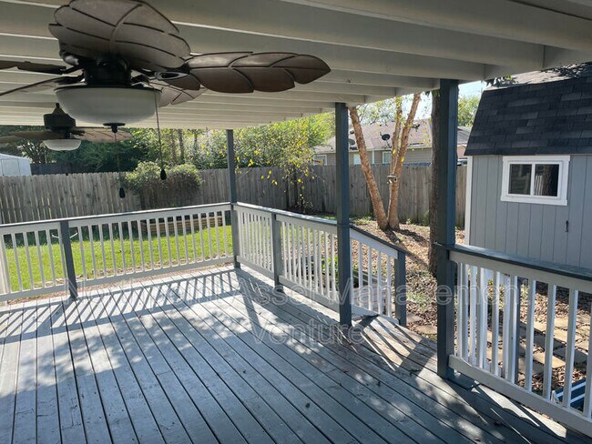 Foto del edificio - 1231 Breezy Gate Dr