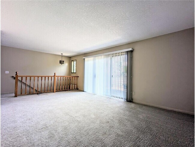 Foto del edificio - 14260 Empire Ave