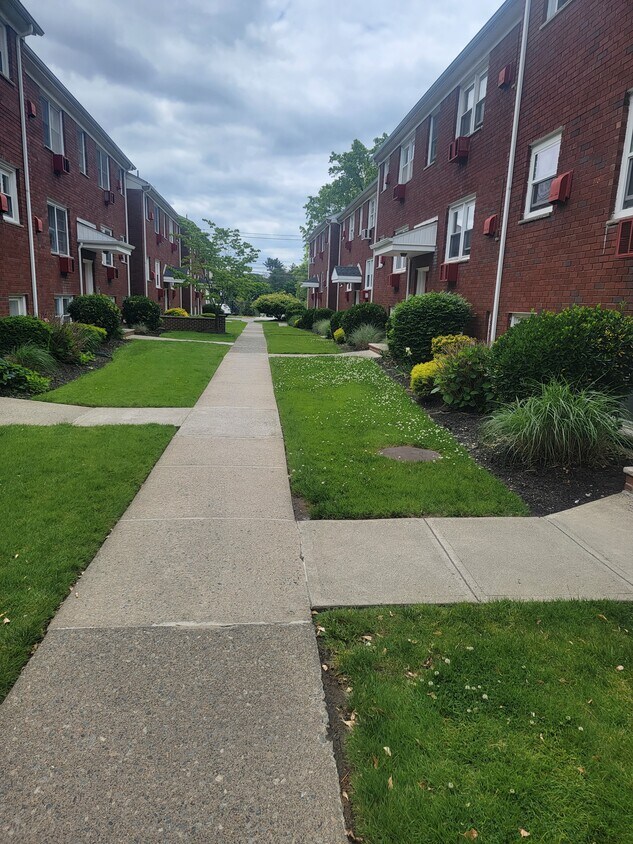 476 Joralemon St Unit FAIRWAYVIEW, Belleville, NJ 07109 Condo for