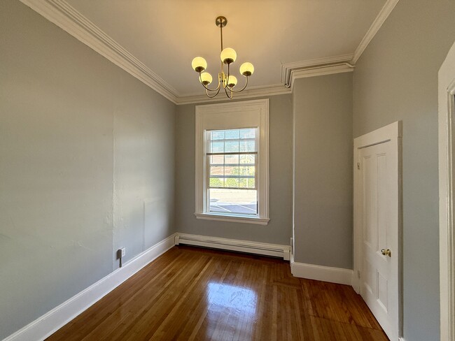 Building Photo - 366 Thayer St