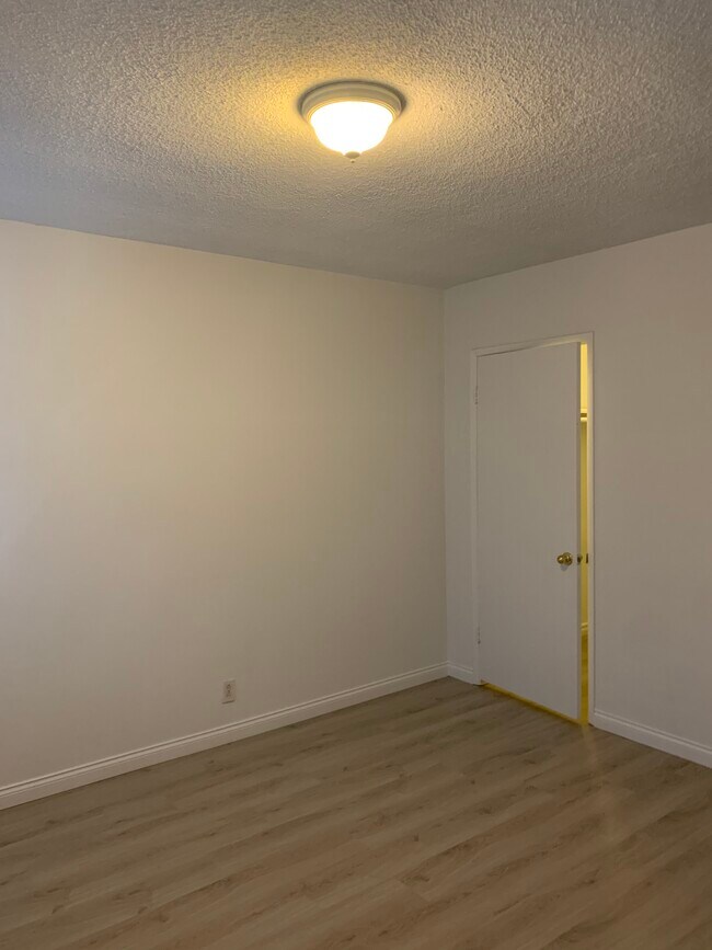 Foto del edificio - 11842 Goshen Ave