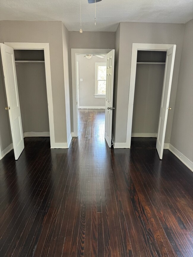 Foto del edificio - 136-132 Glendale St