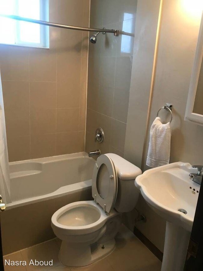 Building Photo - 1001 E Carson St