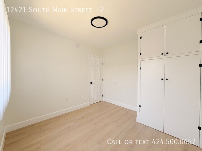 Foto del edificio - 12421 Main St