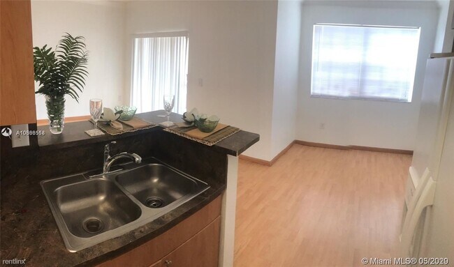 Foto del edificio - 1 br, 1 bath Condo - 12630 Pines Blvd
