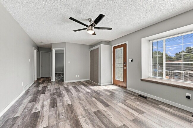 Foto del edificio - $2,040.95- 4 Bed, 2 Bath Home in CO Springs with Big Fenced-in Yard!