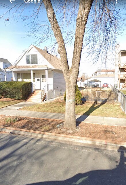 Building Photo - 4838 W Montrose Ave