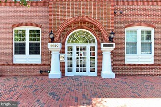 Building Photo - 4950 Brenman Park Dr