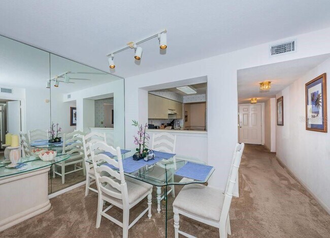 Building Photo - 6001 Bahia Del Mar Cir N