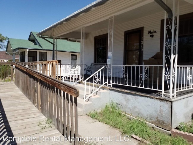 Foto del edificio - 3 br, 2 bath House - 1213 E 11th