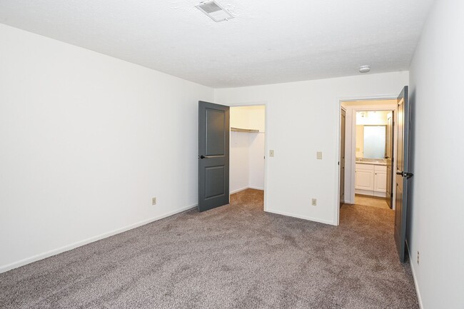 Foto del edificio - 5464 Beechmont Ave