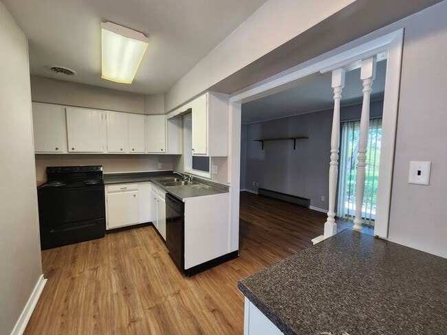 Building Photo - Charming 3 Bedroom Home in a Great Neighborhood!