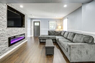 Building Photo - 15 Hockeborne Ave