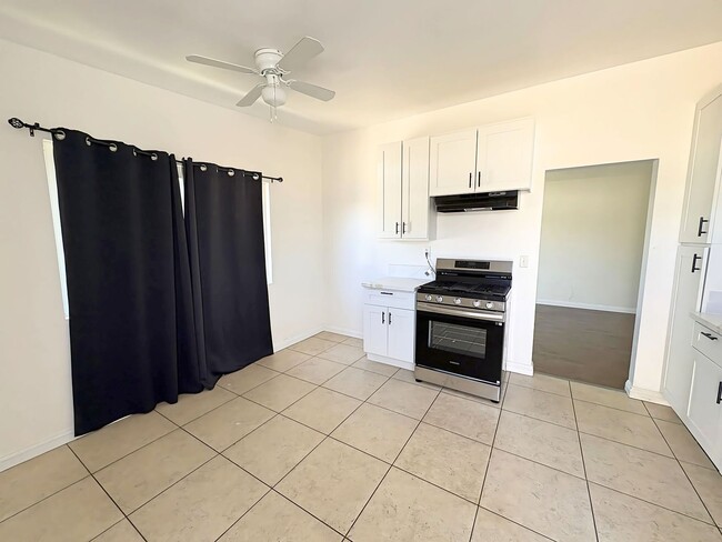 Building Photo - 2 Bedroom Rancho Cucamonga Unit