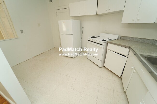 Building Photo - 1595 Beacon St