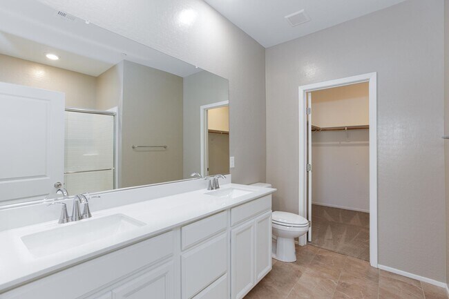 Building Photo - Townhome located in the desirable Green Valley area of Henderson