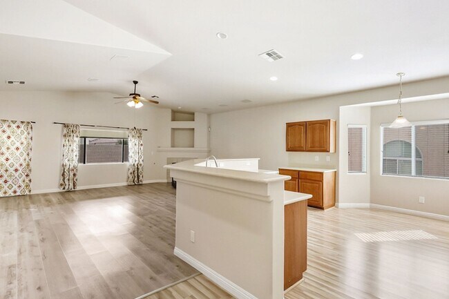 Foto del edificio - 4 Bed, Single Story Home, In Southwest Gat...
