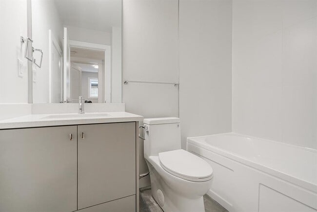 Building Photo - 16583-1625A 25a Ave