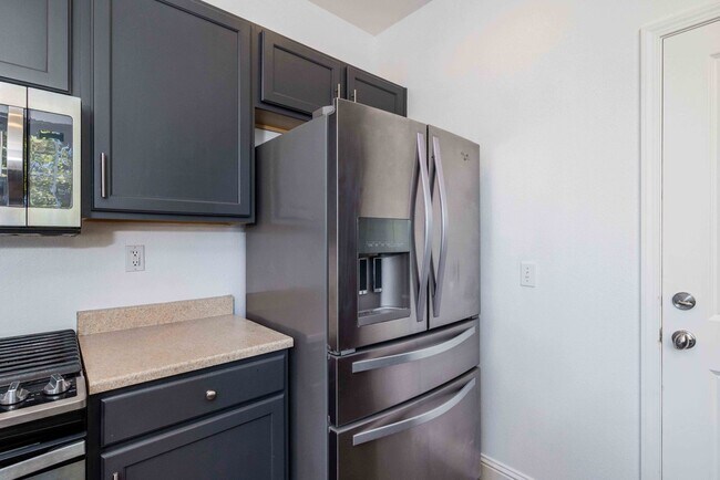 Foto del edificio - MOVE IN SPECIAL!!! $500 OFF FIRST MONTHS RENT! Come check out this lovely 3 bedroom 2.5 bath home...